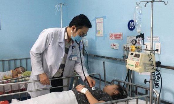 Khị bị sốt xuất huyết, trường hợp nào cần đến bệnh viện ngay?