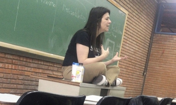 Giáo sư qua đời vì Covid-19 khi đang giảng dạy trực tuyến 