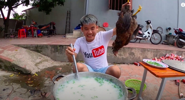 Sở TT&TT Bắc Giang vào cuộc làm rõ vụ việc con trai bà Tân Vlog nấu cháo gà nguyên lông