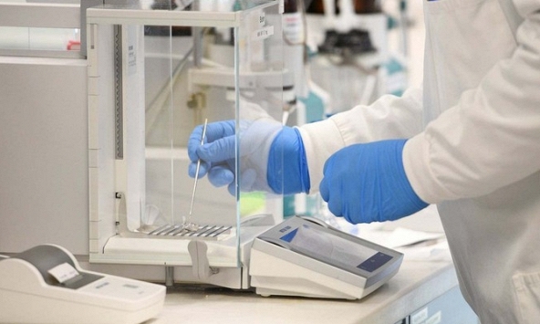 Vaccine Covid-19 của Oxford tạm dừng thử nghiệm do 1 nhân viên ốm không rõ nguyên nhân