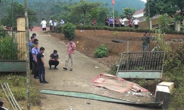 Vụ cổng trường đổ sập khiến 3 em nhỏ tử vong: Trụ cổng trường không có cốt thép