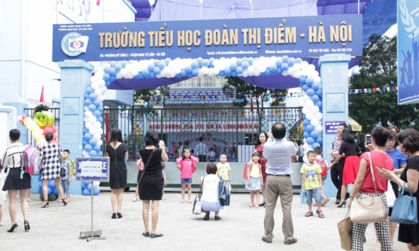 Hà Nội: Một học sinh lớp 3 bị bỏ quên trên xe đưa đón