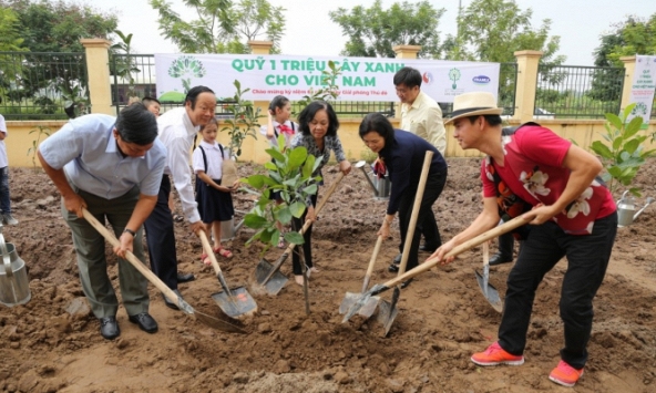Vinamilk trồng cây xanh để tôn tạo cảnh quan nhiều khu di tích, địa danh lịch sử