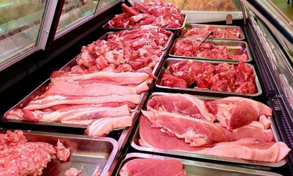 Giá thịt lợn hơi giảm mạnh nhưng hàng vẫn ế