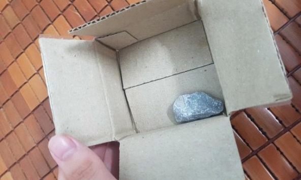 Hàng loạt khách hàng săn hàng sale ngày 9/9 nhận về toàn cục đá