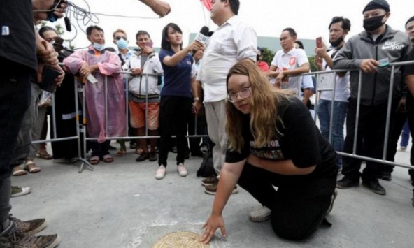Hàng nghìn người biểu tình chống lại Hoàng gia Thái Lan