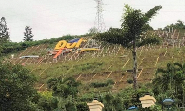 Lãnh đạo tỉnh Hòa Bình nói gì về việc lắp khẩu hiệu 11 chữ hơn 10 tỉ đồng trên đồi Ông Tượng?