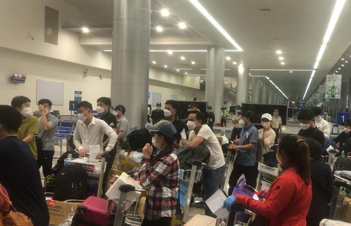 Hàng trăm hành khách từ Hàn Quốc tới Việt Nam bức xúc vì giá khách sạn cách ly quá cao