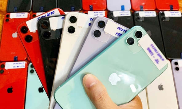 iPhone xách tay bị người mua quay lưng vì giá cao ngang bằng chính hãng