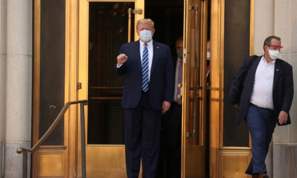 Ông Trump rời Bệnh viện Walter Reed, về Nhà Trắng điều trị Covid-19