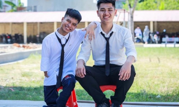 Nam sinh 10 năm cõng bạn đến trường không muốn xét đặc cách vào trường Đại học Y Hà Nội