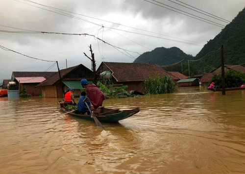 Lãnh đạo Huế bức xúc với nhiều người dân ý thức kém làm ảnh hưởng đến quá trình chống lũ
