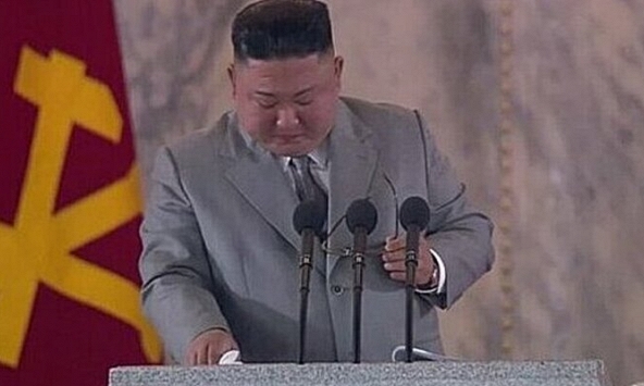 Lãnh đạo Triều Tiên Kim Jong-un khóc xin lỗi nhân dân