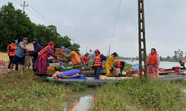 Số người chết do bão lũ ở Miền Trung tăng lên 36, khẩn cấp hỗ trợ cứu đói