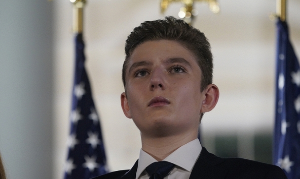 Con trai út của Tổng thống Donald Trump dương tính với nCoV