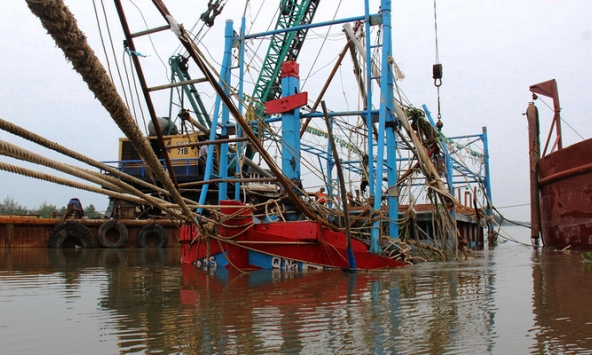 Quảng Nam: Tìm thấy thi thể hai bố con bị mất tích trong tàu chìm