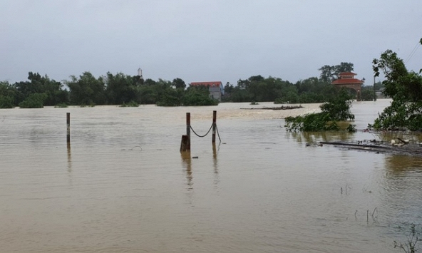Đang báo động khẩn mưa lũ, nhiều lãnh đạo vùng rốn lũ vẫn đi họp đồng hương