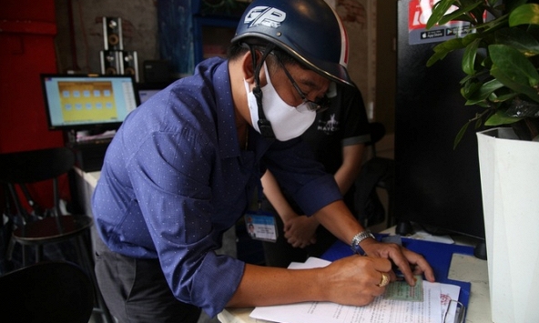 TPHCM: 4.064 người không đeo khẩu trang bị phạt