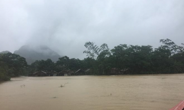 Mẹ đi nhận hàng cứu trợ, con trai 8 tuổi ở nhà bị lũ cuốn tử vong