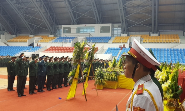 TRỰC TIẾP: Đồng bào, đồng chí tới viếng 22 liệt sỹ