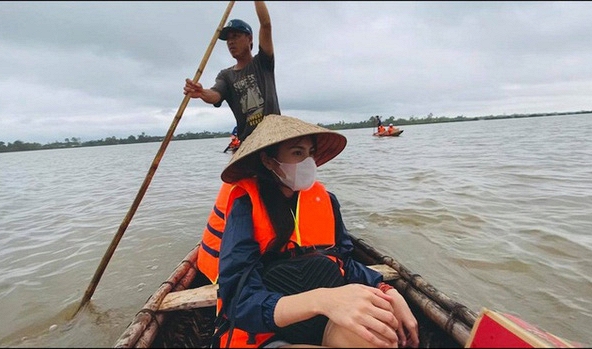 Luật sư khẳng định việc làm từ thiện của ca sĩ Thủy Tiên hoàn toàn đúng luật