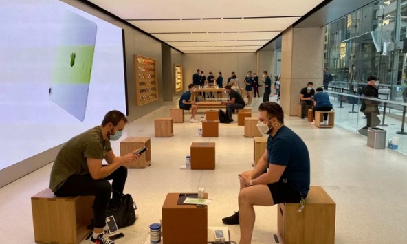 Apple Store ngày mở bán Iphone 12 vắng vẻ hơn so với mọi năm