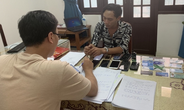 Bắt giữ kẻ lừa vợ nạn nhân thủy điện Rào Trăng 3 100 triệu đồng