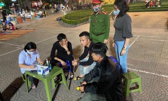 Hà Nội lập 15 chốt tuyên truyền, xử phạt người không đeo khẩu trang quanh hồ Hoàn Kiếm