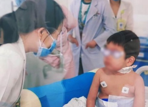 Bệnh nhi mắc bệnh  'máu ăn máu' hiếm gặp