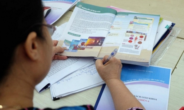 Bộ GD-ĐT giải trình về việc giá của SGK mới cao gấp đôi SGK cũ