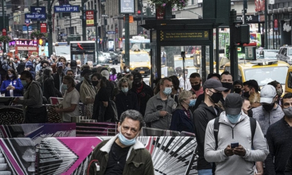 Cử tri xếp thành hàng dài để tham gia bầu cử tại New York