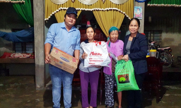 Người lao động Vinamilk góp ngày lương, hỗ trợ miền Trung gần 4 tỷ đồng