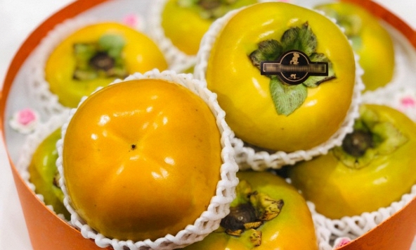 Hồng Nhật 'bay' hàng không giá nửa triệu đồng một quả