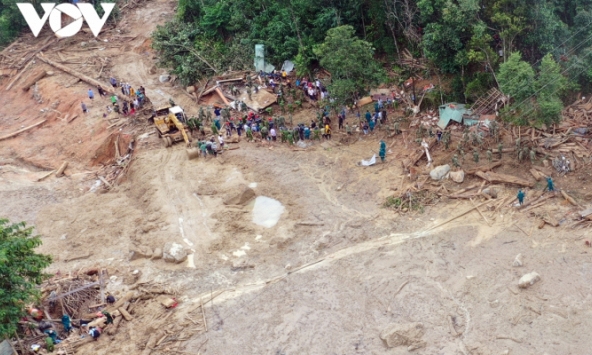 Cảnh tượng hoang tàn ở khu sạt lở ở Trà Leng