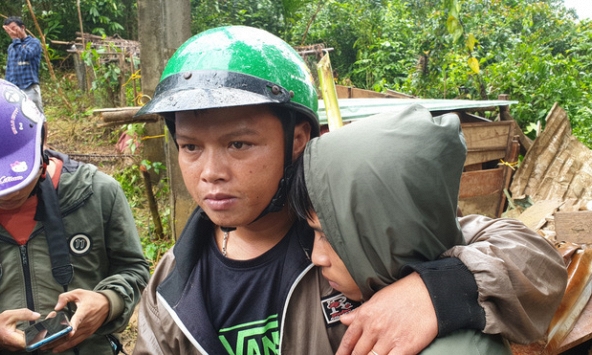 Sạt lở nhấn chìm xã Trà Leng, nhiều đứa trẻ bỗng chốc thành mồ côi