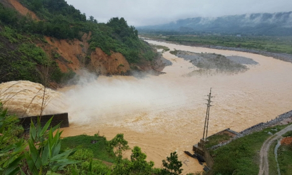 Đại biểu Quốc hội: Tại sao vẫn có chuyện xả lũ đúng quy trình mà người dân hạ du bị bất ngờ?