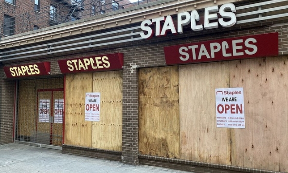 FBI cảnh báo nguy cơ bạo động trong ngày công bố kết quả bầu cử, nhiều cửa hàng tại Mỹ tích cực gia cố cơ sở vật chất