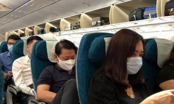 Nam hành khách đốt khăn trên máy bay bị xử phạt 2 triệu đồng