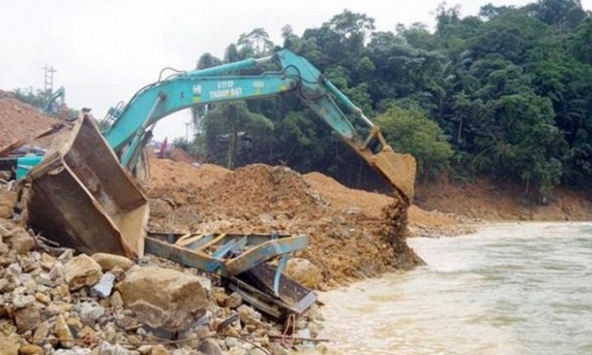 Tìm kiếm 57 người mất tích ở Thừa Thiên-Huế, Quảng Nam và trên biển