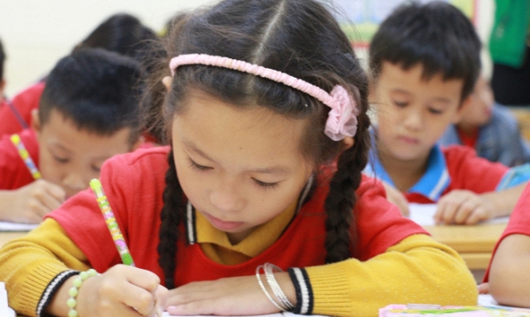 'Chẳng có nơi nào cho phép giáo viên thay hoặc điều chỉnh ngữ liệu khác nhau phù hợp hơn so với SGK'