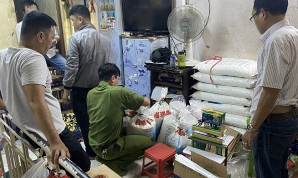 Phát hiện hàng trăm ký bột ngọt giả ở TP.HCM