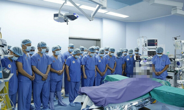 Hơn 150 y bác sĩ Bệnh viện 108 thiết lập 12 bàn mổ lấy và ghép tạng cho 6 bệnh nhân