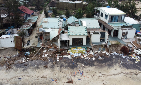 Nhà hàng ven biển Hội An bị cuốn trôi sau nhiều đợt mưa bão