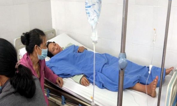 Nhiều người bị rắn lục đuôi đỏ cắn khi đang dọn dẹp nhà sau lũ