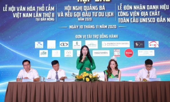 Cuộc trình diễn của thổ cẩm Việt Nam trên đất Tây Nguyên