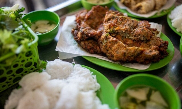 Báo quốc tế ca ngợi món chả rươi ở Việt Nam là 'độc nhất vô nhị'