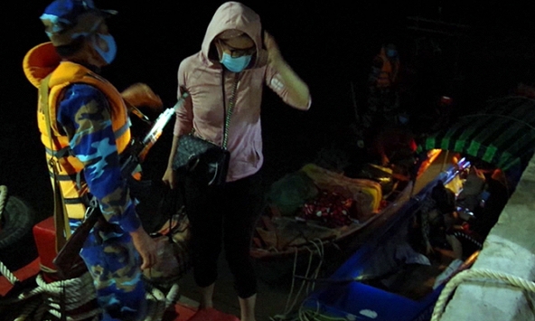 Phát hiện 8 phụ nữ vượt biên bằng xuồng từ Campuchia về Việt Nam