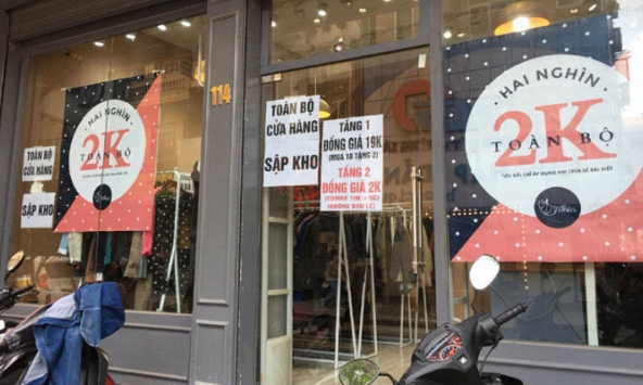 “Cơn bão giảm giá” diễn ra tại khắp các cửa hàng dù chưa đến Black Friday 