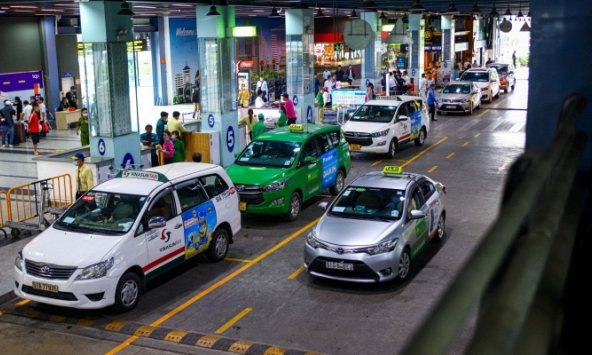 'Xe công nghệ muốn bình đẳng thì phải đóng phí nhượng quyền ở sân bay, không có sự ưu ái nào ở đây'