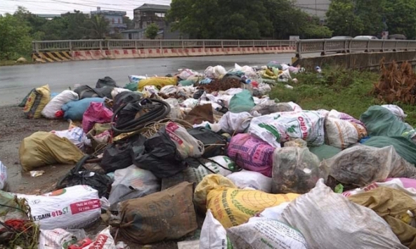 Phó Chủ tịch Hà Nội chỉ đạo khẩn về việc xử lý ô nhiễm bãi rác Nam Sơn